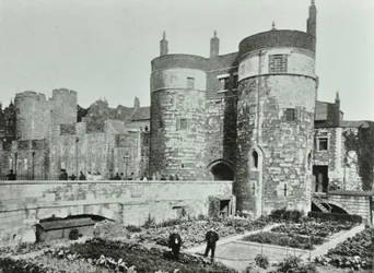 Tower of London, Tower Hill: die Beauchamp und Byward Towers, 1895