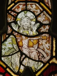 Ein Nordfenster mit der Darstellung der Dreifaltigkeit