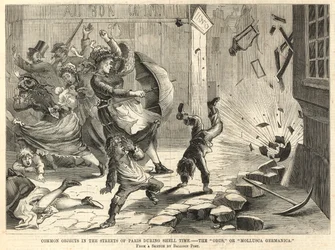 Gewöhnliche Objekte auf den Straßen von Paris während der Granatenzeit