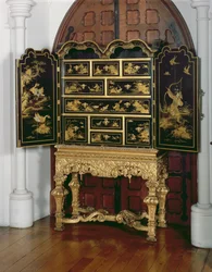 Lackschrank, William-und-Mary-Periode (lackiertes Holz)