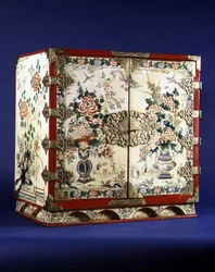 Bemalter Schrank