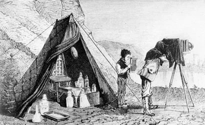 Fotografie außerhalb des Studios vor der Einführung von fotografischen Trockenplatten, um 1870