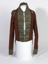Kurzschößiger Uniformrock eines Offiziers der leichten Kompanie, 2. Bataillon des 69. Regiments (South Lincolnshire), getragen während des Waterloo-Feldzugs von Leutnant Henry Anderson, um 1815 (scharlachroter und grüner Stoff mit vergoldeten Knöpfen)
