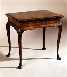 Beistelltisch, um 1710