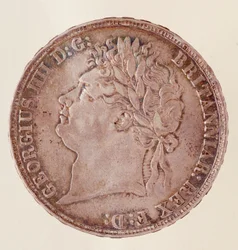 Silberne englische Krone, Regierungszeit von König George IV (1820-1830). Durchm. 3,7 cm Neapel, Archäologisches Museum