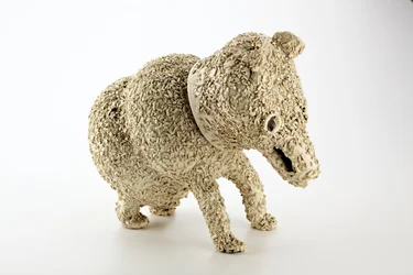 Staffordshire Krug in Form eines geknebelten Bären, 1740