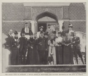 Der Besuch des Zaren in Dänemark, eine königliche Gruppe in Smidstrup, dem Landsitz des Königs von Griechenland (Gravur)