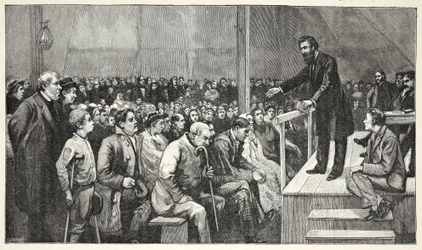 Der General spricht bei einem Treffen im Zelt auf dem Quäker-Friedhof