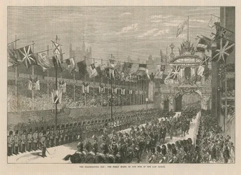 Die große Tribüne auf dem Gelände der Gerichte