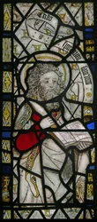 Das Ostfenster, das den heiligen Bartholomäus darstellt