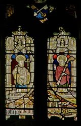Das Ostfenster, das den heiligen Wilhelm und den heiligen Erkenwald darstellt