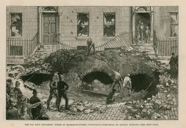 Die Gasleitungsexplosion: Szene in der Charlotte Street, Tottenham Court Road, am Montagabend