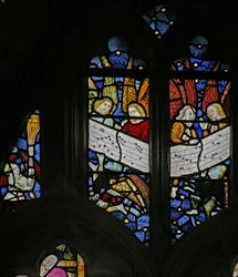 Fenster s2 mit dem singenden Engelschor; Engel - Weihrauch schwenkend