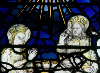 Fenster w2 mit Darstellung der Krönung der Jungfrau Maria