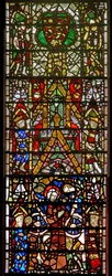 Fenster w42 mit der Folterung der hl. Katharina: oben ein königliches Wappen