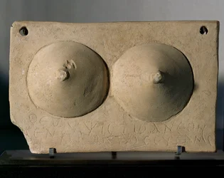 Votivtafel mit zwei Brüsten