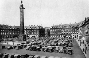 Place Vendome und die Säule zu Napoleons Siegen, Paris, 1931