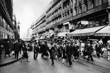 Rue Lafayette zur Einkaufszeit, Paris, 1931