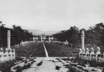 Siling, Chihli, Die Straße der Geister von der Brücke aus gesehen