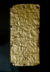 Etruskische Antike: Tafeln (Platten) von Pyrgi aus Gold mit Inschriften in etruskischer Sprache, gewidmet der vereinten Göttin. Ende 6. - Anfang 5. Jahrhundert v. Chr. Rom, Museo Nazionale di Villa Giulia