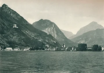 Riva del Garda vom Gardasee, Italien, 1927