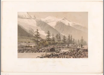 Blick auf das Tal von Chamonix mit dem Fluss Arve