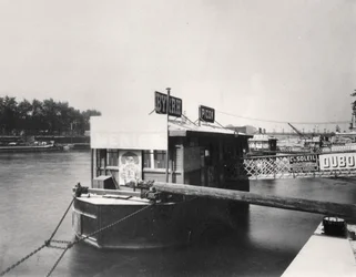 Boot auf der Seine