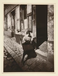 La Villette, Straßenmädchen wartet auf einen Kunden, 19. Arrondissement, April 1921