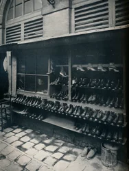 Alte Schuhe, ca. 1877-1927, 1929