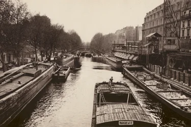 Paris: Die Boote auf dem "Canal St-Martin"