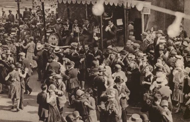 Paris: Ein Ball auf dem Platz, der 14. Juli