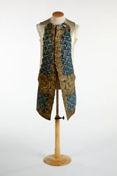 Weste, dekoriert mit Goldmetallfaden, blauer Chenille und Pailletten, ca. 1750-70