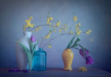 Frühlingsvasen und Blüten