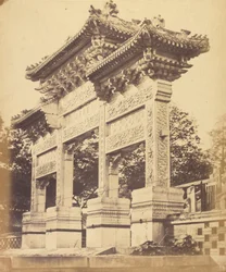 Bogen im Lama-Tempel, nahe Peking, Oktober 1860