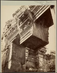 Baalbek, das Tor des Jupitertempels vor dem Pfeiler