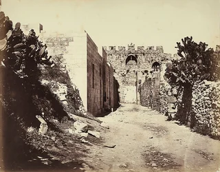 Ansicht eines Abschnitts der Stadtmauern und des Hauses der Heiligen Anna in Jerusalem