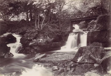Glen Lun. Die rustikale Brücke