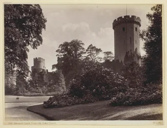 Warwick Castle, vom äußeren Hof, 1860-94