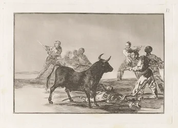 Die Pöbel hamstringen den Stier mit Lanzen, Sicheln, Banderillas und anderen Waffen, Platte 12 aus La tauromaquia