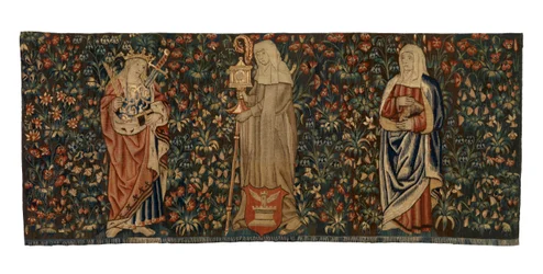 Mille-fleurs-Wandteppich, Altartuch, Darstellung von drei Heiligen, St. Anna, St. Klara und St. Euphemia, um 1500, französisch oder flämisch