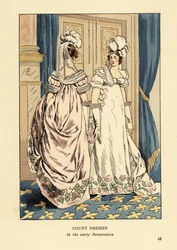 Frauen mit Federkopfschmuck und luxuriös bestickten Kleidern, Hof von König Ludwig XVIII., um 1817. Innenraum mit blauen Vorhängen und Teppich mit Fleur-de-Lys-Muster. Hofkleider in der frühen Restauration, Paris. Handkolorierte Lithographie von R.V. nach 