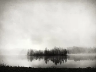 Nebelige Inselreflexion