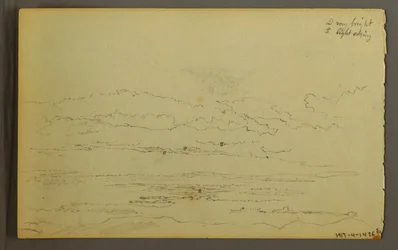 Sonnenuntergang hinter niedrigen Hügeln