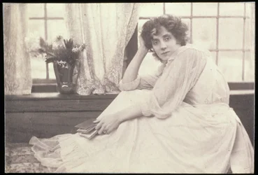 Porträtfotografie von Beatrice Stella Tanner (1865-1940) Mrs Patrick Campbell, von Frederick Hollyer (1837-1933)