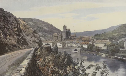 Estaing, Gesamtansicht, flussaufwärts des Lot