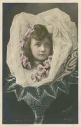 Mädchen in einer Blume