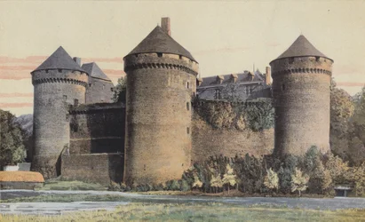 Lassay, Schloss, Flussseite