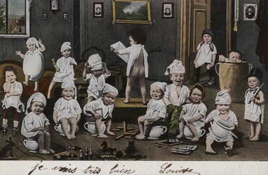 Viele Babys auf ihren Töpfchen
