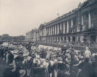 Paris: Der Stab des Militärgouverneurs im Trauerzug