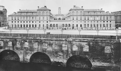 Ansicht des Hôtel-Dieu zur Zeit seines Baus, Paris, nach 1867